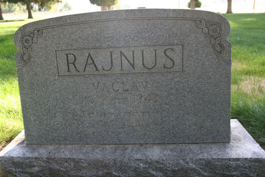 Vaclav Rajnus and Elizabeth Rajnus Grave