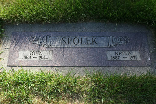 John Spolek and Nettie Spolek Grave