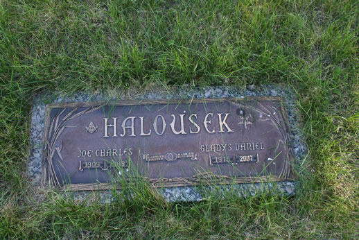 Joe Halousek and Gladys Halousek Grave