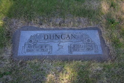 Arthur Duncan and Josephine Duncan Grave