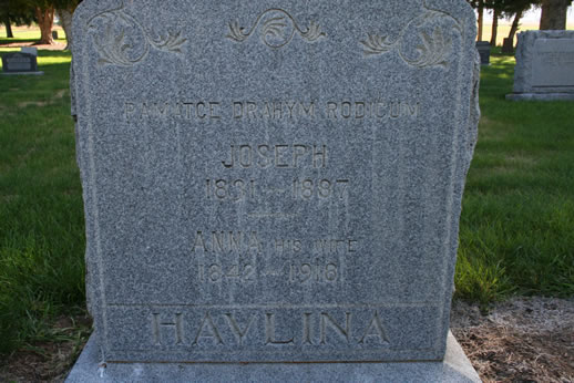 Joseph Havlina and Anna Havlina Grave