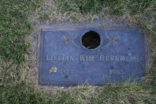 Lillian Reynolds Grave
