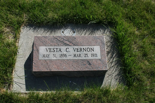 Vesta Vernon Grave