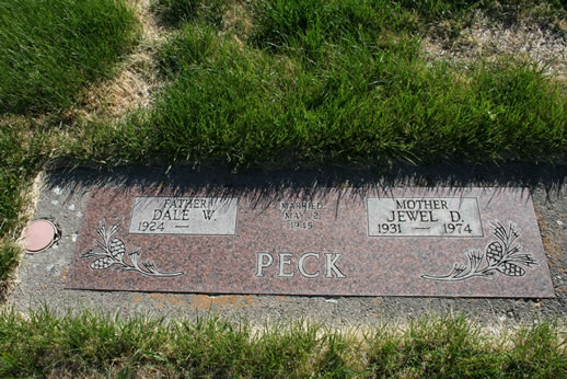 Dale Peck and Jewel Peck Grave
