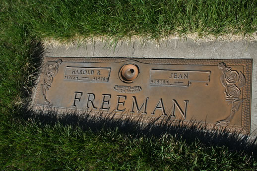 Harold Freeman and Jean Freeman Grave