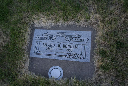 Leland Bonham Grave
