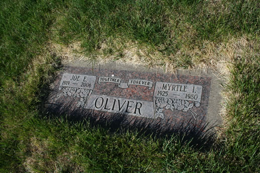 Joe Oliver and Myrtle Oliver Grave
