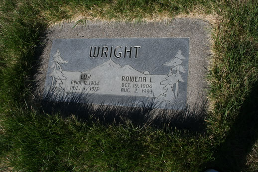 Loy Wright and Rowena Wright Grave