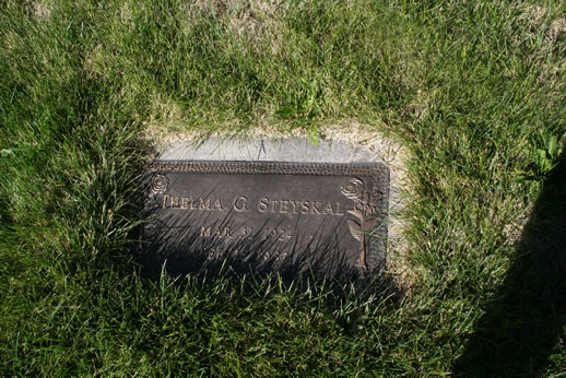 Thelma Steyskal Grave