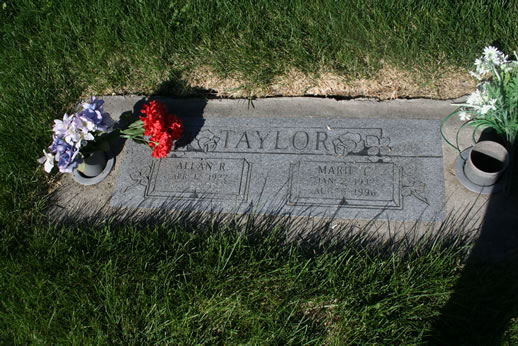 Allan Taylor & Marie Taylor Grave