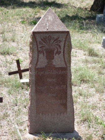 Capt. H.J. Richarz Grave