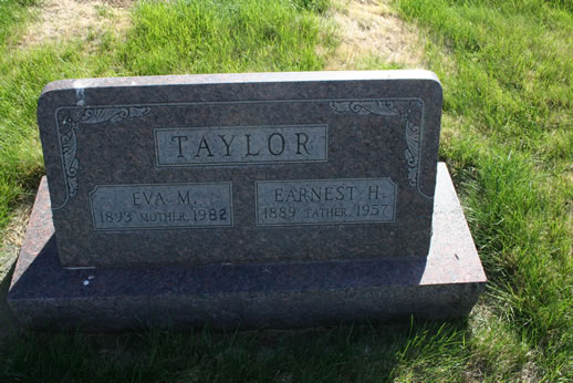 Eva Taylor and Earnest Taylor Grave
