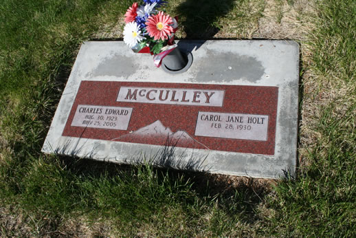 Charles McCulley and Carol McCulley Grave