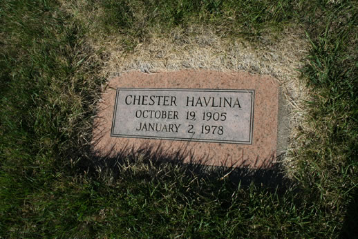 Chester Havlina Grave