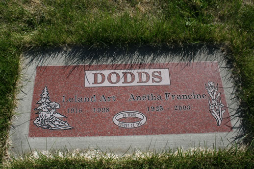 Leland Dodds and Anetha Dodds Grave